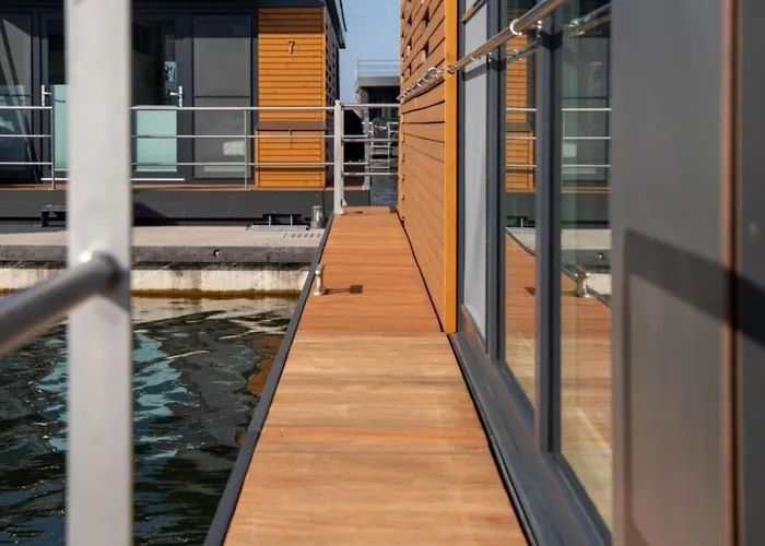 Hausboot Bahama Mama Hotel na wodzie *